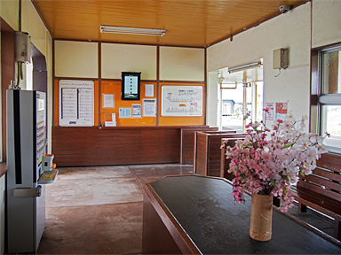 二月田駅