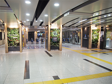 神戸三宮駅（阪神）