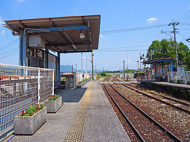 上金田駅